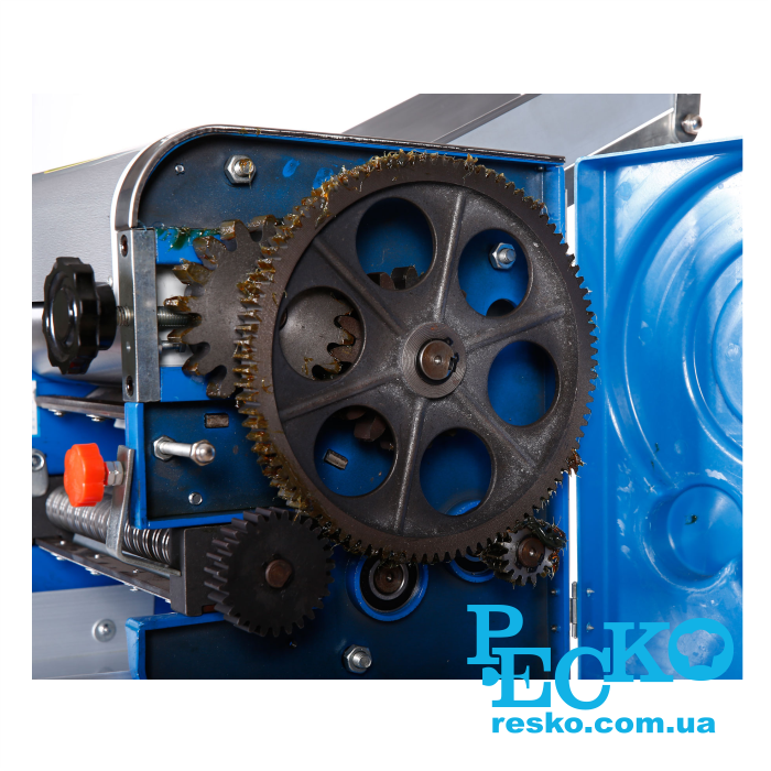 Тестораскатка-лапшерезка GoodFood NM350 электрическая для лапши