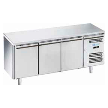 Стол холодильный Forcold G-SNACK3100TN-FC трехдверный